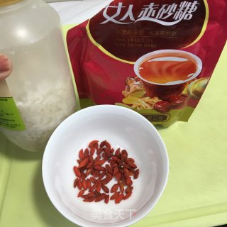 红糖枸杞酒酿圆子的做法步骤：2