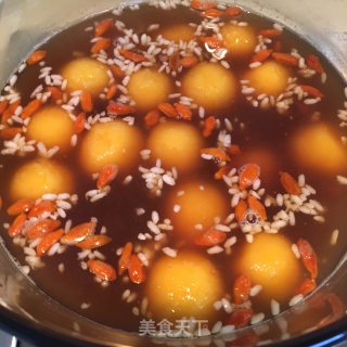 红糖枸杞酒酿圆子的做法步骤：7