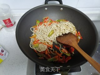 红椒炒干丝的做法步骤：3