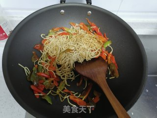 红椒炒干丝的做法步骤：4