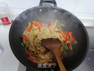 红椒炒干丝的做法步骤：5
