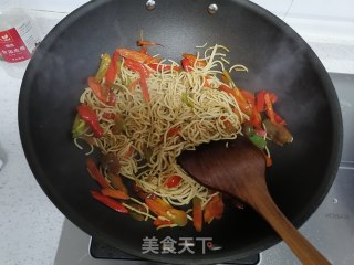 红椒炒干丝的做法步骤：6