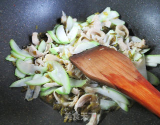 咸菜面筋炒夜开花的做法步骤：8