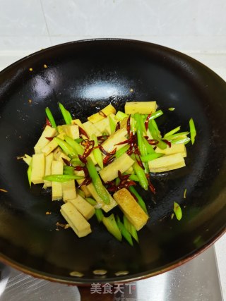 西芹千叶豆腐的做法步骤：15
