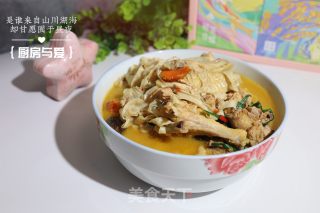 鸡肉香菇腐皮汤的做法步骤：1