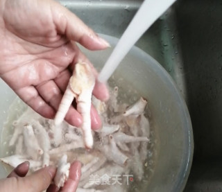 酸辣柠檬鸡爪的做法步骤：1