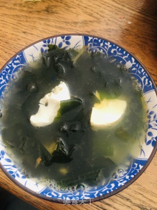 裙带菜咸蛋汤的做法步骤：7