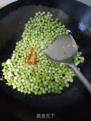 豌豆炒鸭蛋的做法步骤：5