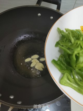 火腿炒土豆丝的做法步骤：2