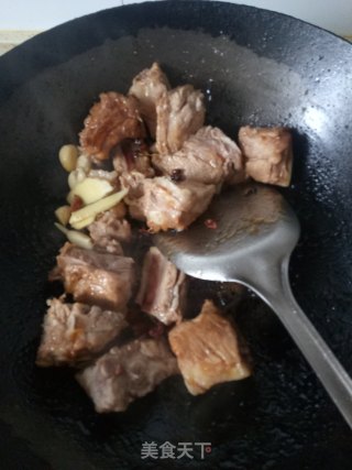 红烧排骨鸡蛋的做法步骤：3