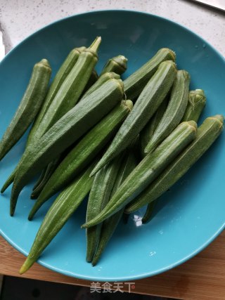 蒜蓉秋葵的做法步骤：1