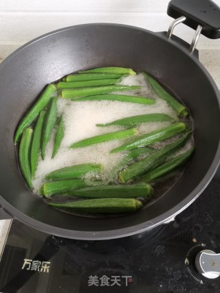 蒜蓉秋葵的做法步骤：2