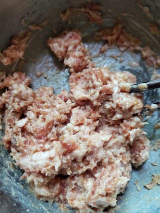 韭菜猪肉水饺的做法步骤：3