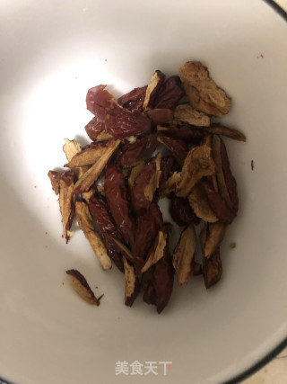红糖大枣开花馒头。的做法步骤：3