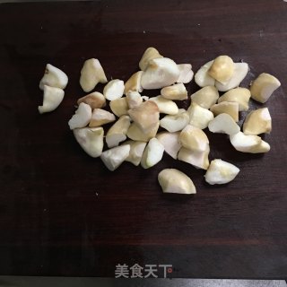 肉末豌豆炒菱角的做法步骤：2