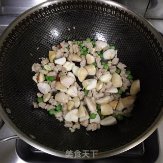 肉末豌豆炒菱角的做法步骤：5