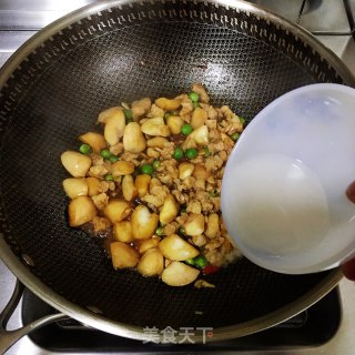肉末豌豆炒菱角的做法步骤：8