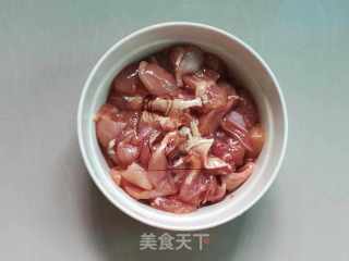 香干木耳炒鸡的做法步骤：2