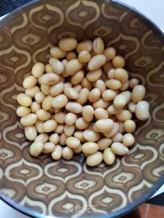 海带黄豆煲猪脚的做法步骤：2