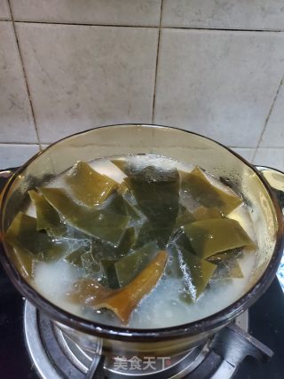 海带黄豆煲猪脚的做法步骤：7