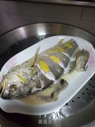 姜蒜汁浇蒸鱼的做法步骤：5