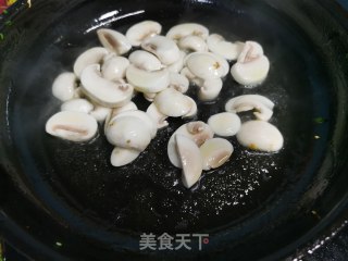口蘑青菜的做法步骤：4