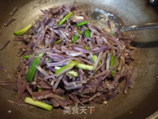 炒紫土豆丝的做法步骤：8