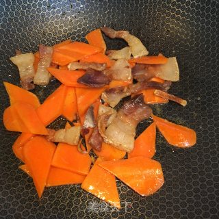 五花肉炒香干时蔬的做法步骤：5