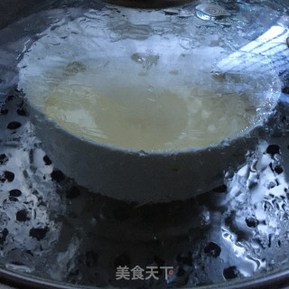 糖桂花牛奶蛋羹的做法步骤：5