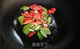 菠萝羊肉，营养丰富，酸甜微辣的做法步骤：4