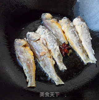 红烧小黄鱼的做法步骤：2