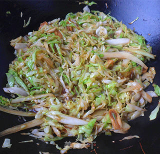 蒜片爆炒洋白菜的做法步骤：7