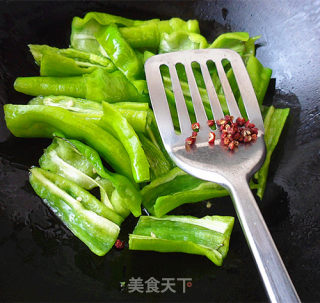 虎皮辣椒的做法步骤：3