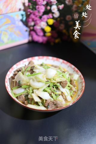 芹菜白菜梗炒牛肉的做法步骤：1