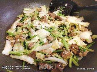 芹菜白菜梗炒牛肉的做法步骤：9