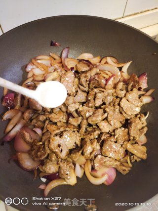 洋葱炒牛肉的做法步骤：7