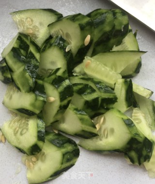 黄瓜炒鱼豆腐的做法步骤：4