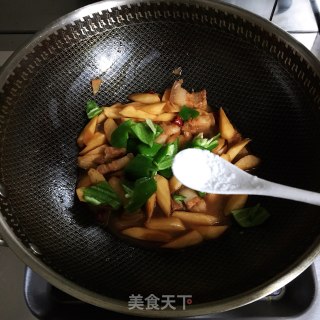 五花肉烧茭白的做法步骤：5