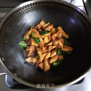 五花肉烧茭白的做法步骤：6