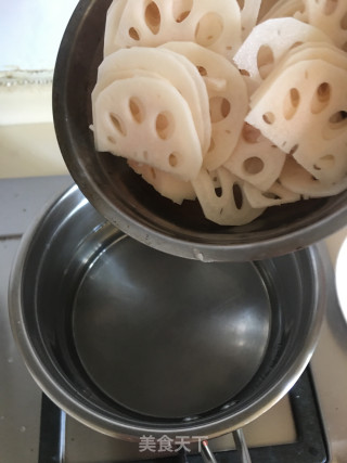 凉拌莲藕片的做法步骤：3