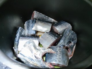 鲅鱼罐头的做法步骤：11