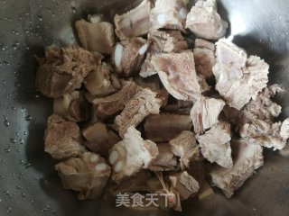 冬瓜排骨油馍片汤的做法步骤：4