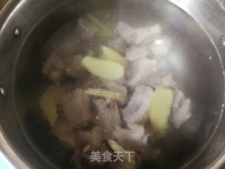 冬瓜排骨油馍片汤的做法步骤：5