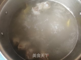 冬瓜排骨油馍片汤的做法步骤：6