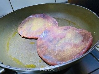 煎牛排的做法步骤：3
