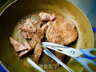 煎牛排的做法步骤：7