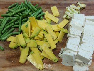 鲜虾豆腐一锅炖的做法步骤：2
