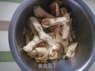 腐竹结烧肉的做法步骤：2