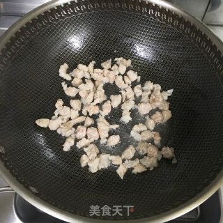 青椒炒毛豆的做法步骤：1