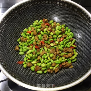 青椒炒毛豆的做法步骤：3